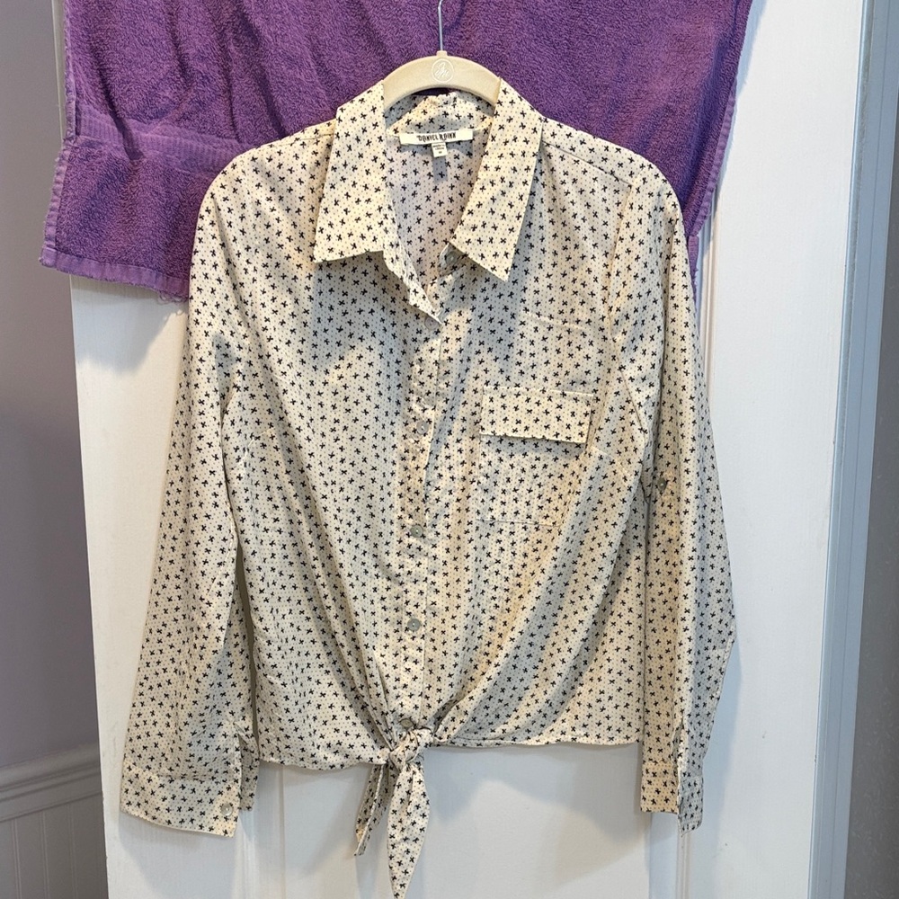 Daniel Rainn Cream and Black Patterned Blouse